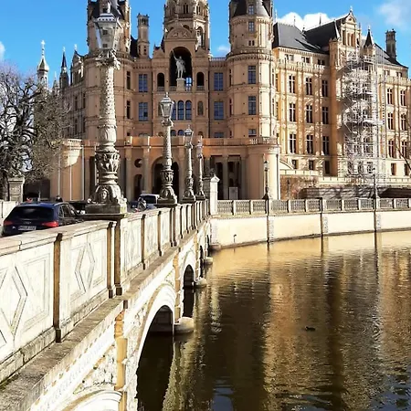 Modernes - Ps4, Toplage Nahe Hafen, Schloss & Altstadt * Schwerin (Mecklenburg-Vorpommern)